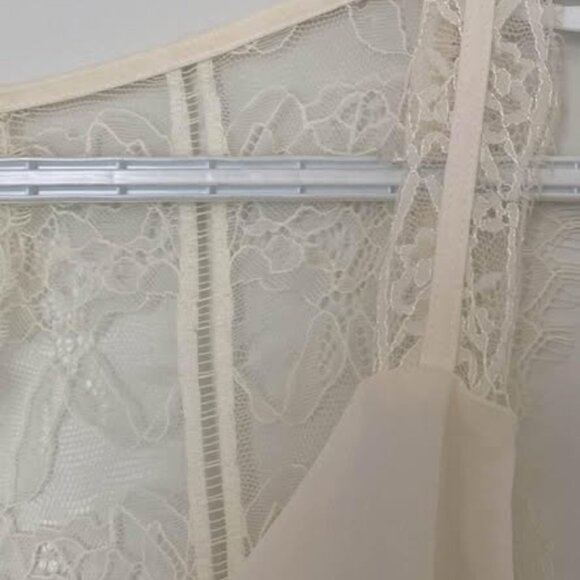 Ann Taylor Loft Ivory Sleeves Blouse with Lace Detail Size Medium - Picture 2 of 3